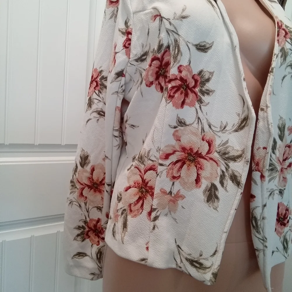 2-$10... Uno Love Floral Open-Front Women's Jacket Size M